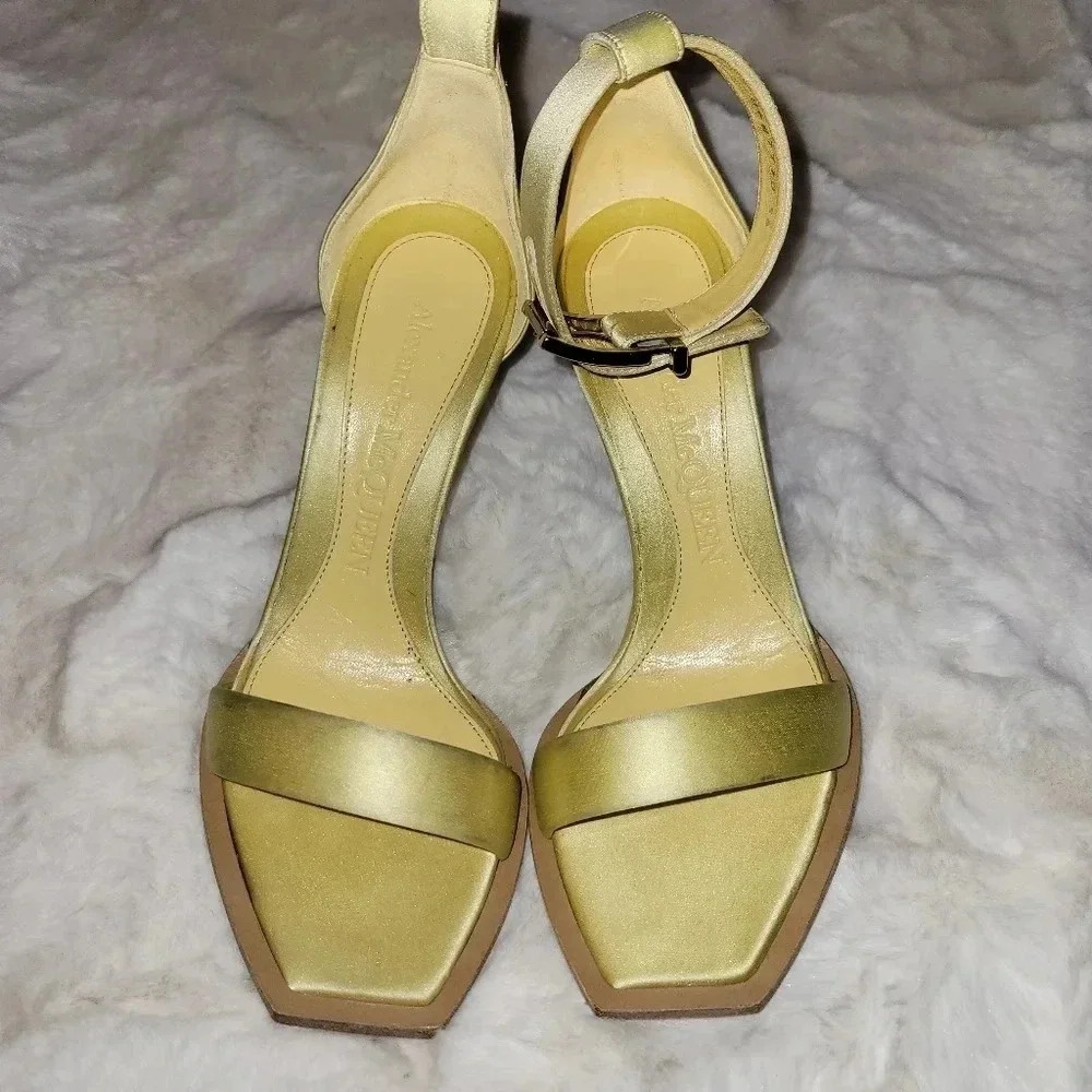 Alexander McQueen Satin Yellow Ankle Strap Sandals Heels READ 36 6 - Picture 2 of 11